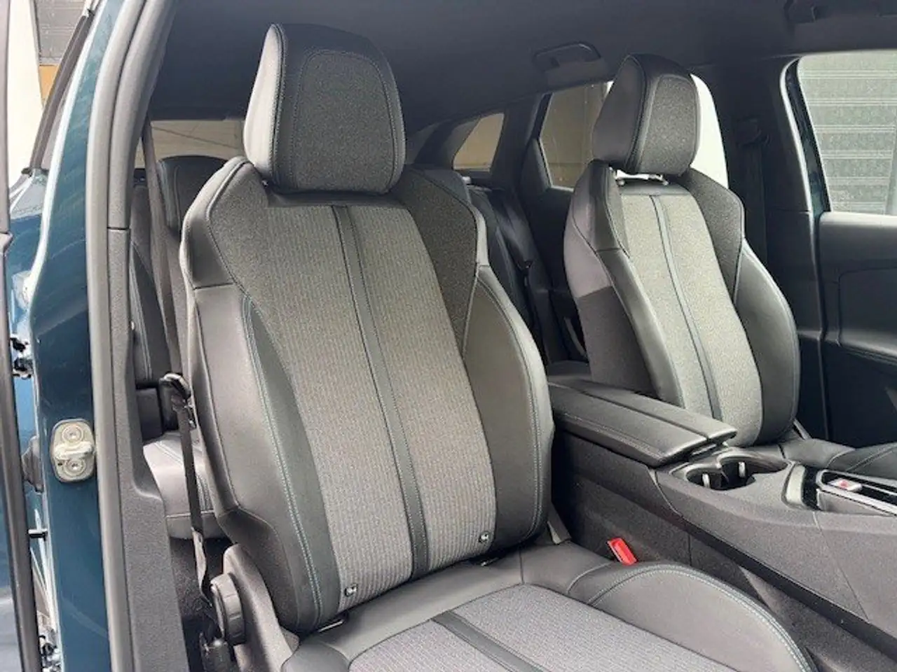 Peugeot 3008 3008 Hybrid 136 e-DSC6 Allure 18