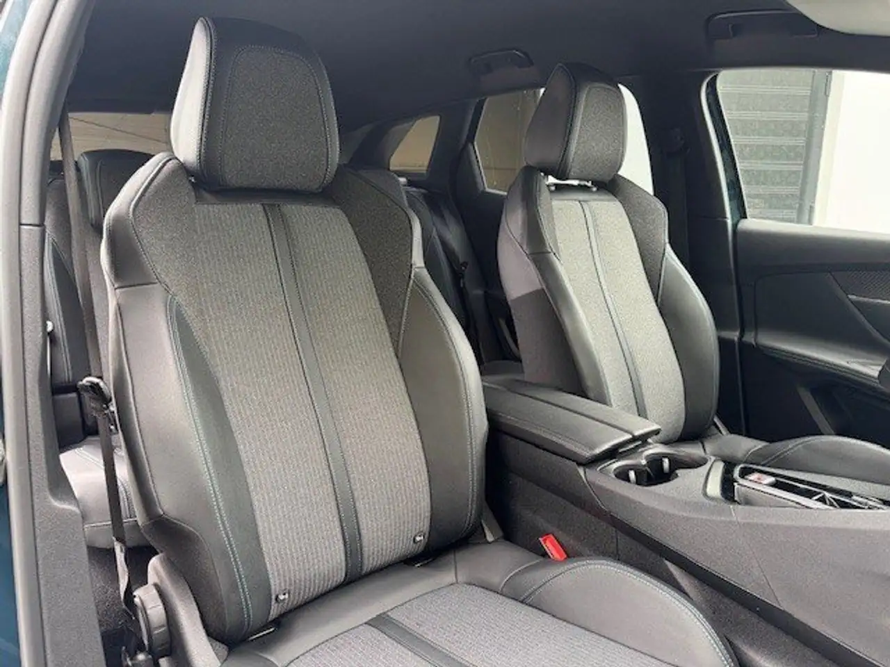 Peugeot 3008 3008 Hybrid 136 e-DSC6 Allure 17