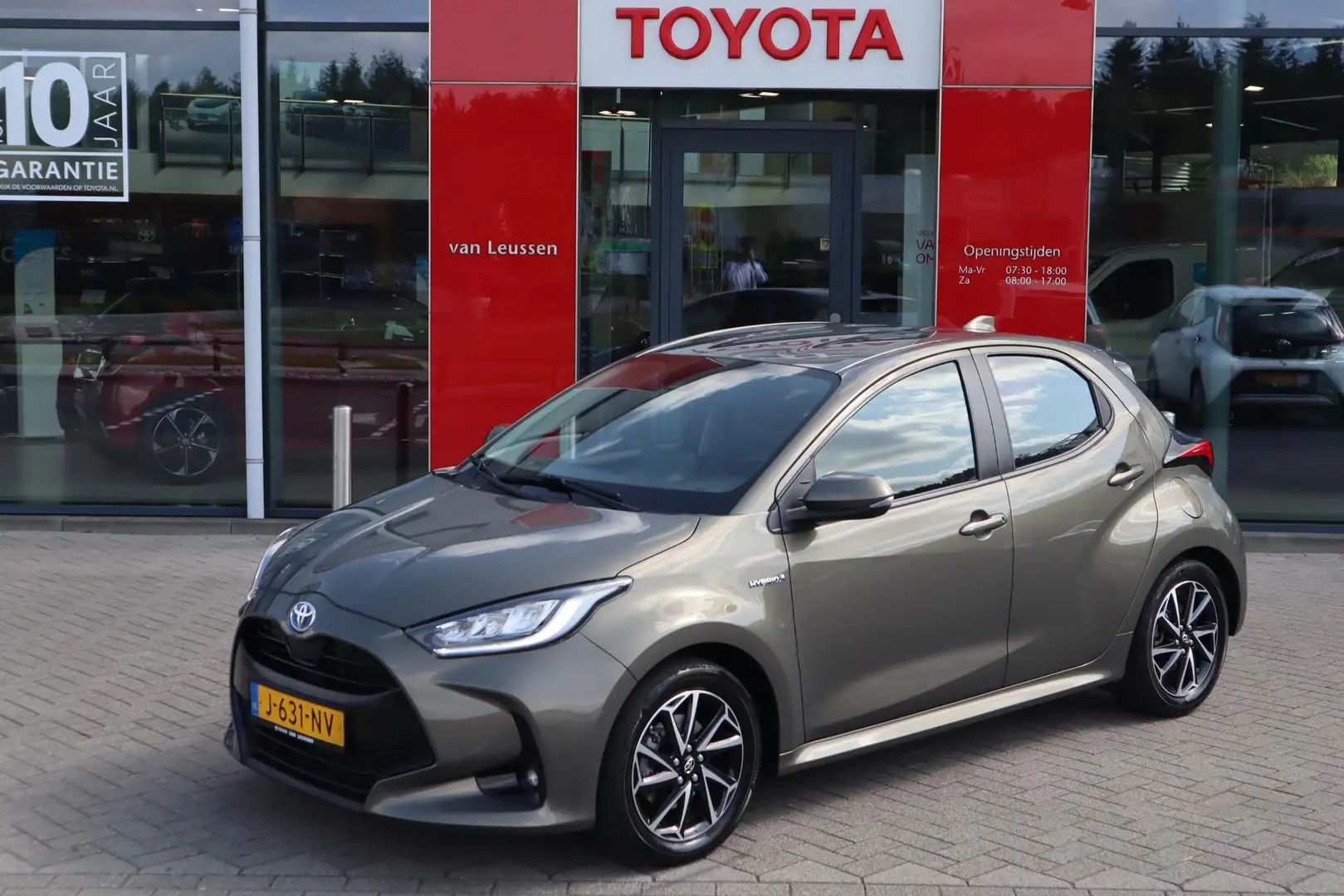 Toyota Yaris 1.5 HYBRID FIRST EDITION NAVI LED-PAKKET 16"LM-VEL Groen - 1