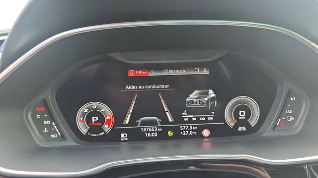 Audi Q3 view 12