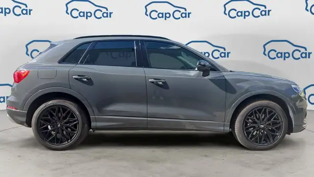 Audi Q3 view 4