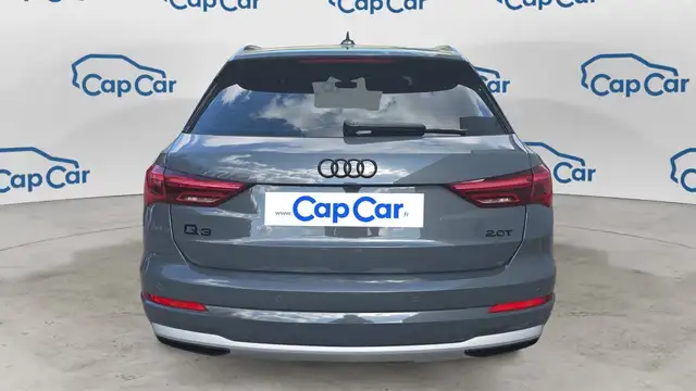 Audi Q3 view 3