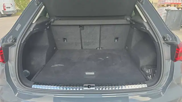 Audi Q3 view 14