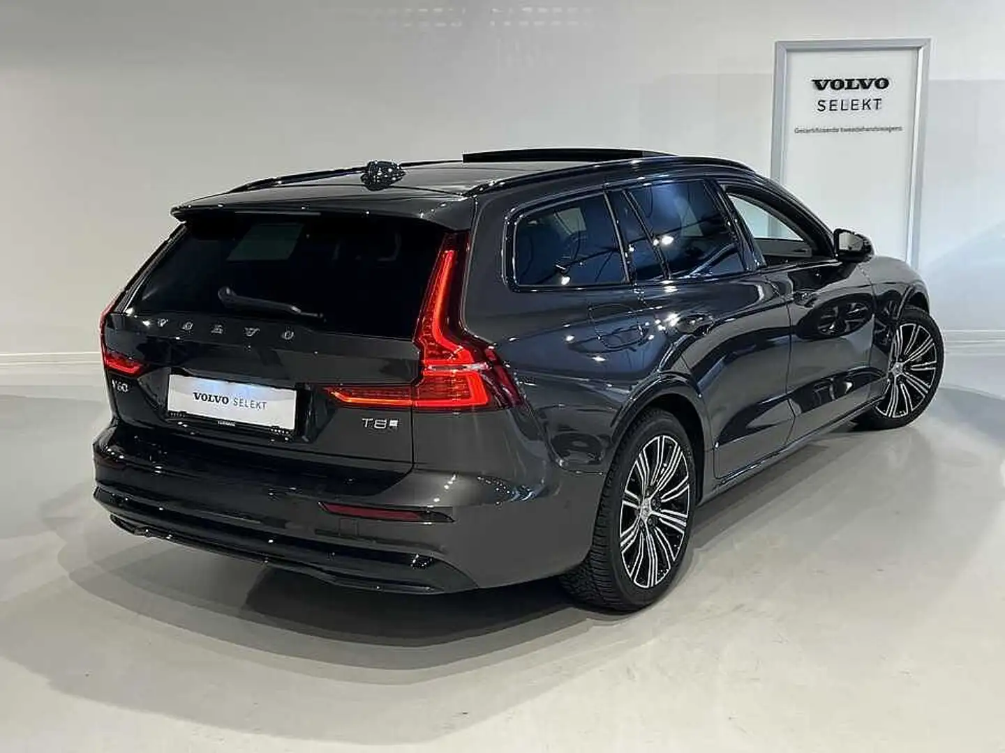 Volvo V60 II Ultra T8 Recharge Grigio - 2