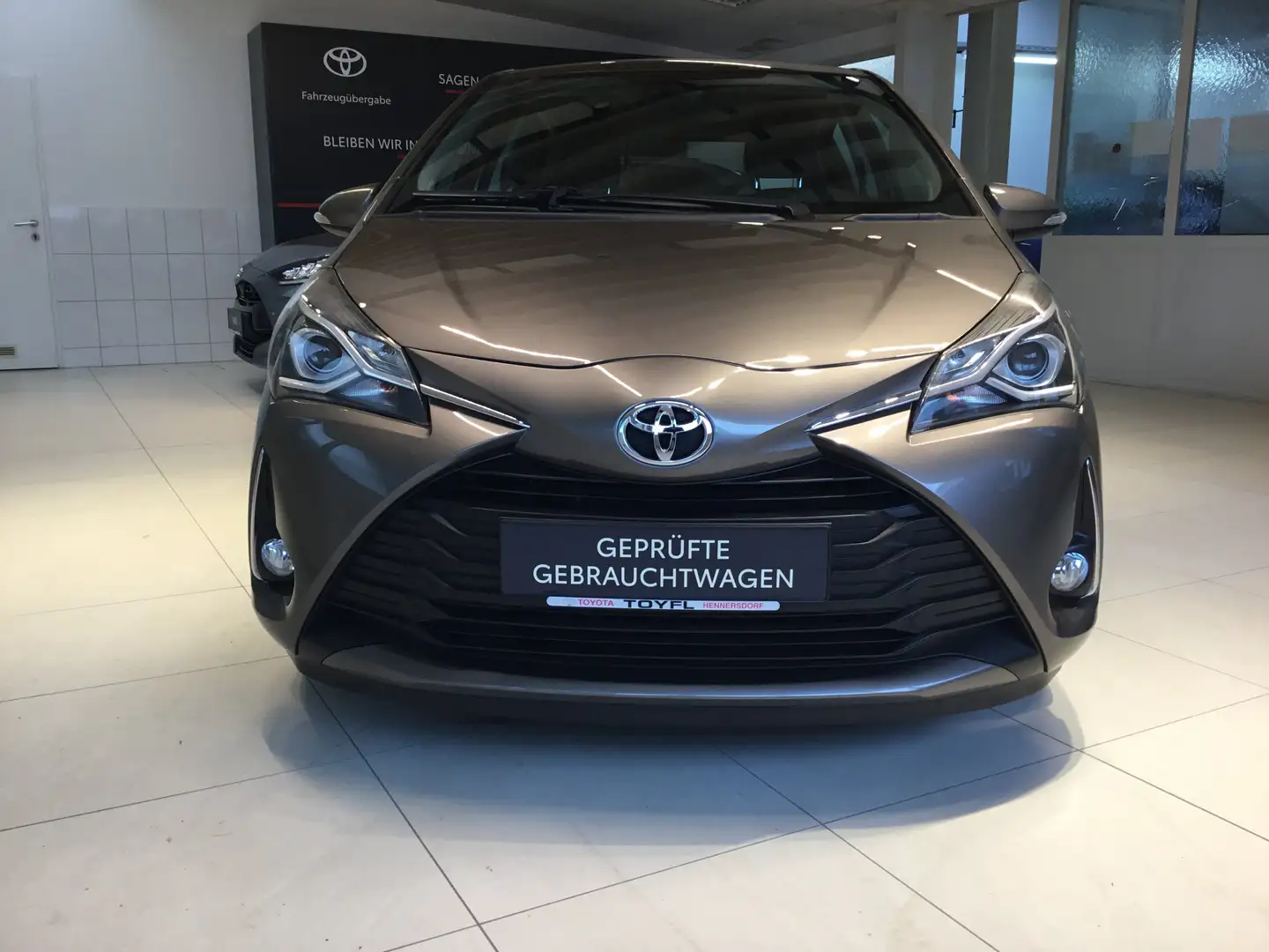 Toyota Yaris Yaris 1,0 VVT-i Active Grau - 2