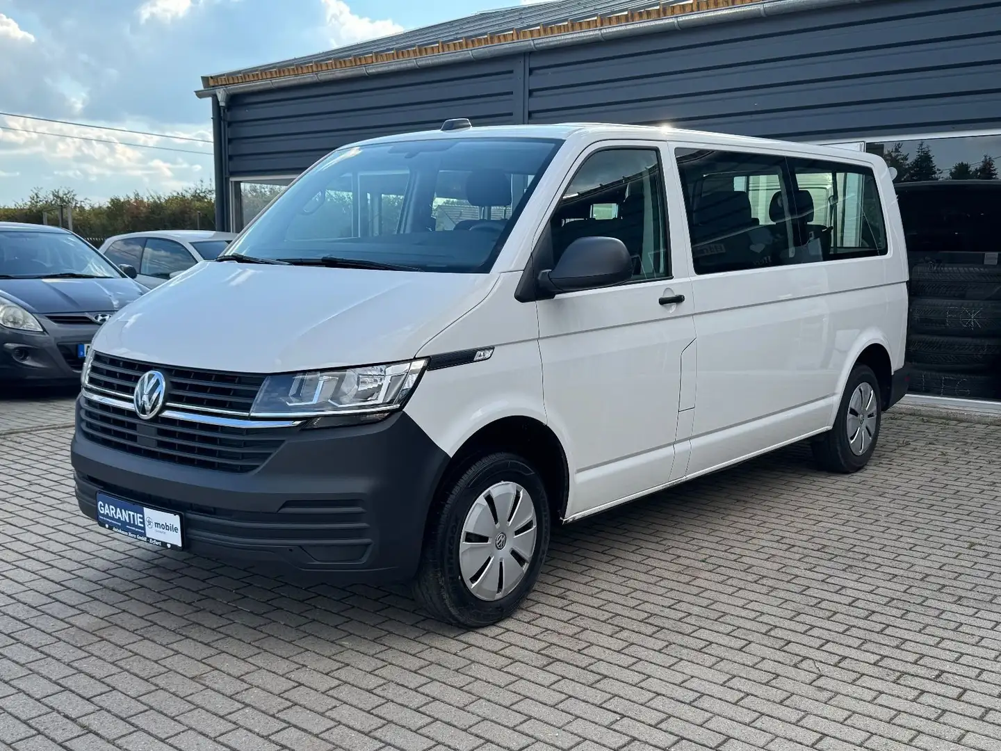 Volkswagen T6 Kombi T6.1*Garantie*Standheiz*Lang*8Sitzer* Kombi*TUV Weiß - 2