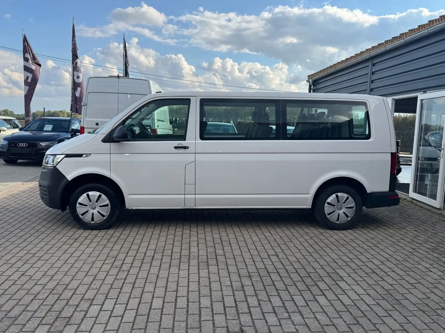 Volkswagen T6 Kombi T6.1*Garantie*Standheiz*Lang*8Sitzer* Kombi*TUV Weiß - 1