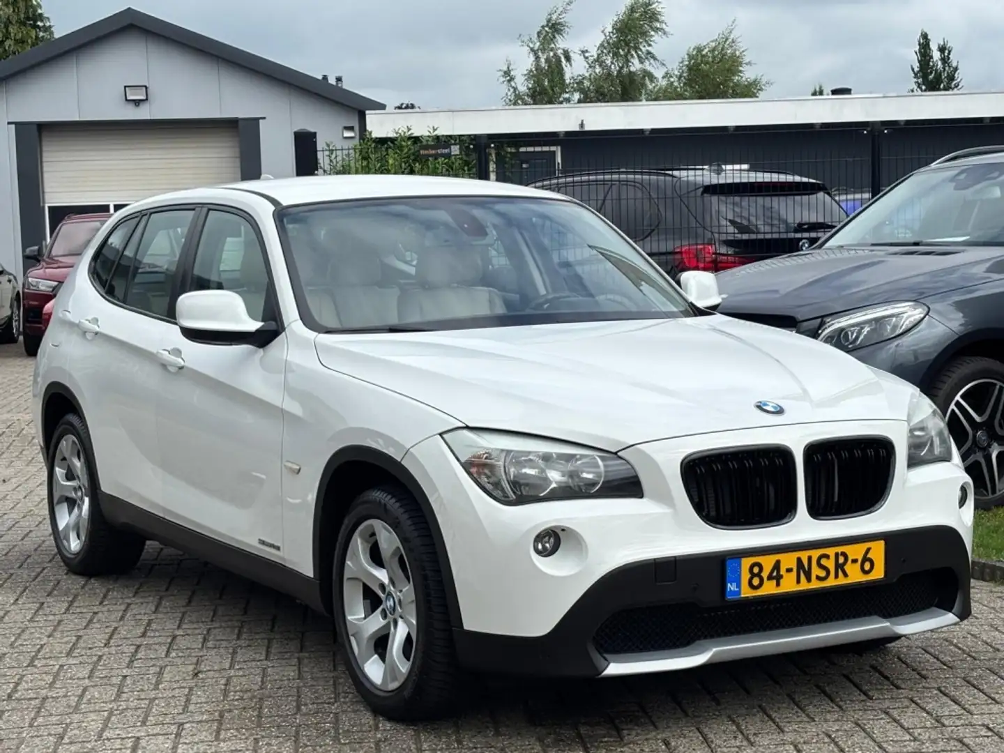 BMW X1 1.8 Benzine Automaat Youngtimer Wit - 2