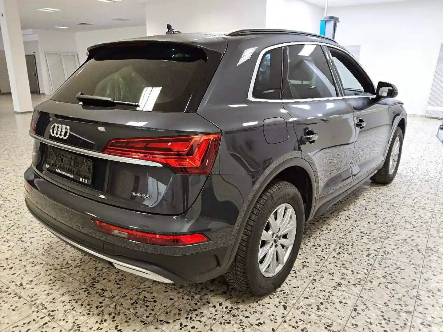 Audi Q5 50 2.0 TFSIe quattro S-tronic Panorama Klima Navi Grau - 2