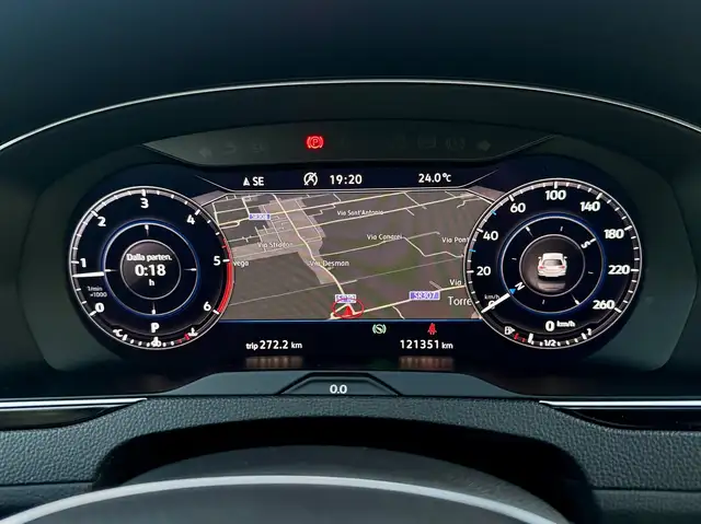 Volkswagen Passat Alltrack view 9