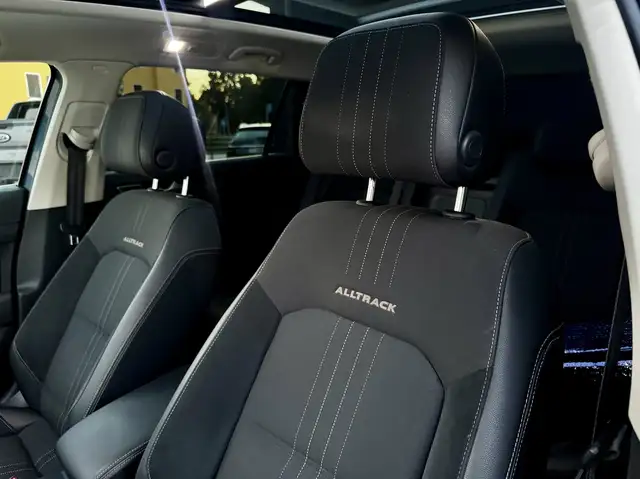 Volkswagen Passat Alltrack view 5
