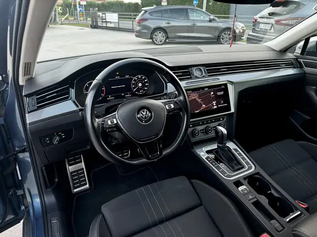 Volkswagen Passat Alltrack view 7