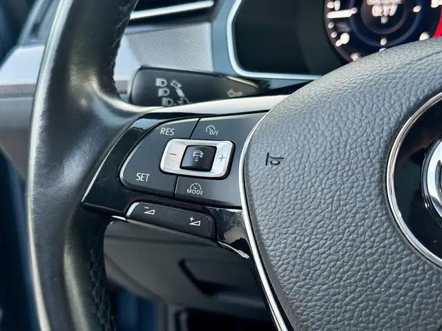 Volkswagen Passat Alltrack view 8