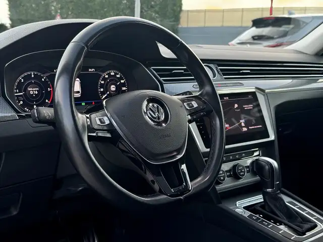 Volkswagen Passat Alltrack view 6