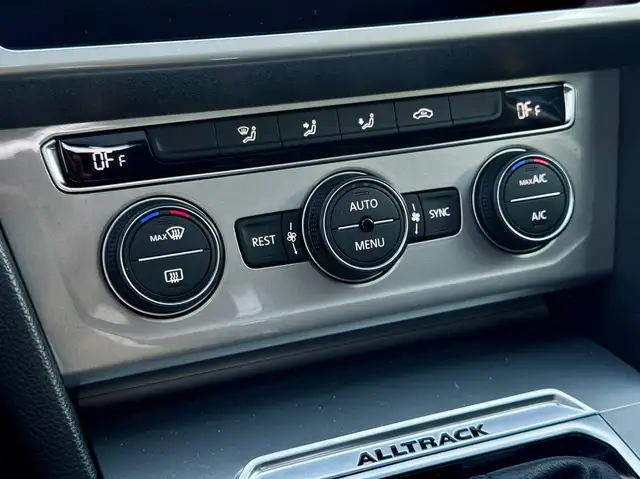 Volkswagen Passat Alltrack view 12