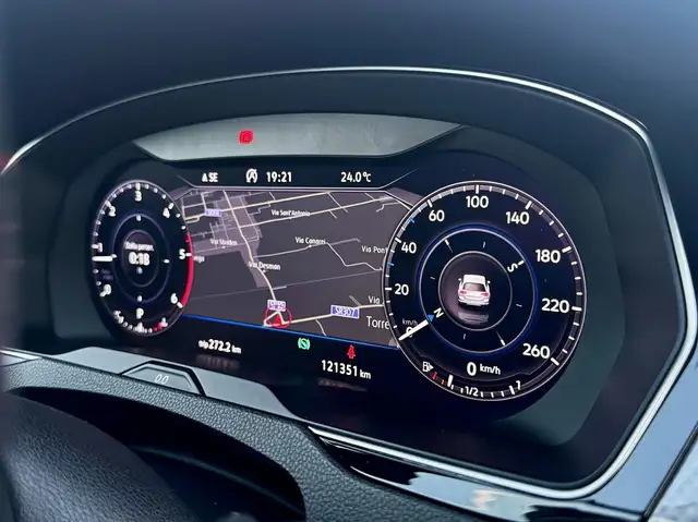 Volkswagen Passat Alltrack view 10