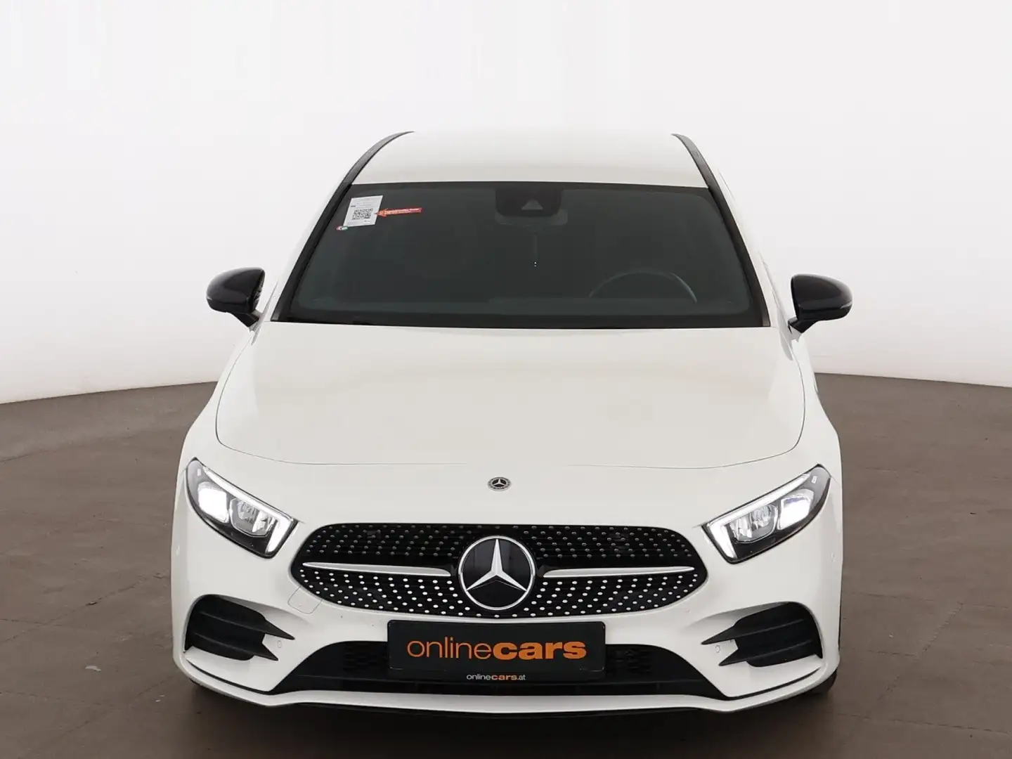 Mercedes-Benz A 180 AMG Line LED LEDER NAVI SITZHZG R-CAM TEMP Weiß - 2