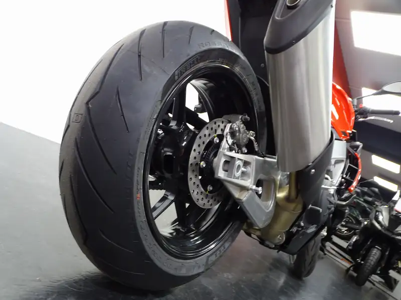 Aprilia Tuono - foto 8