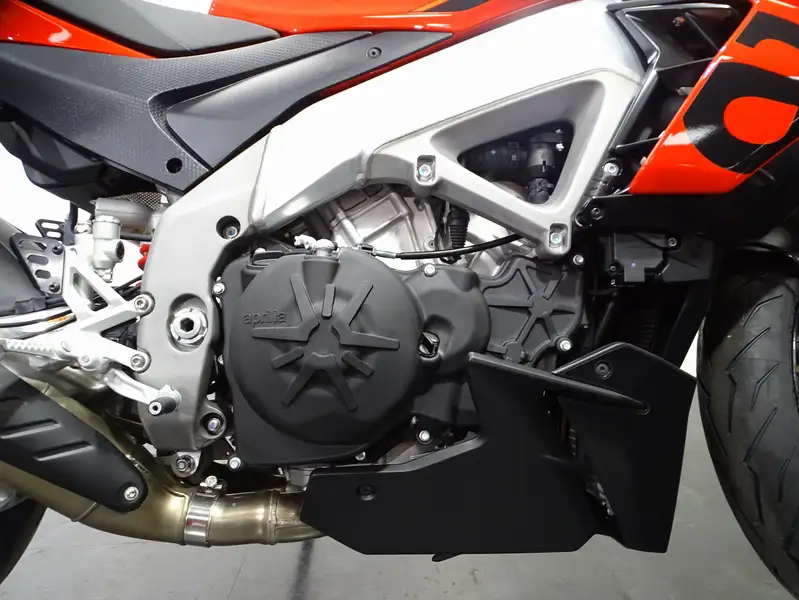 Aprilia Tuono - foto 6