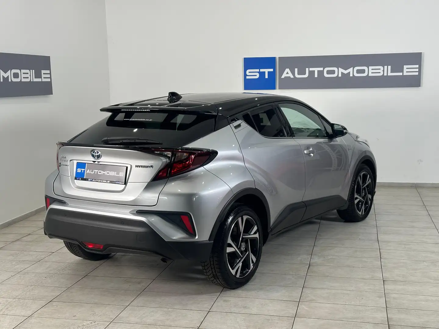 Toyota C-HR Hybrid Flow Aut. // 1.BESITZ // NAVI // AUX // PDC Silber - 2