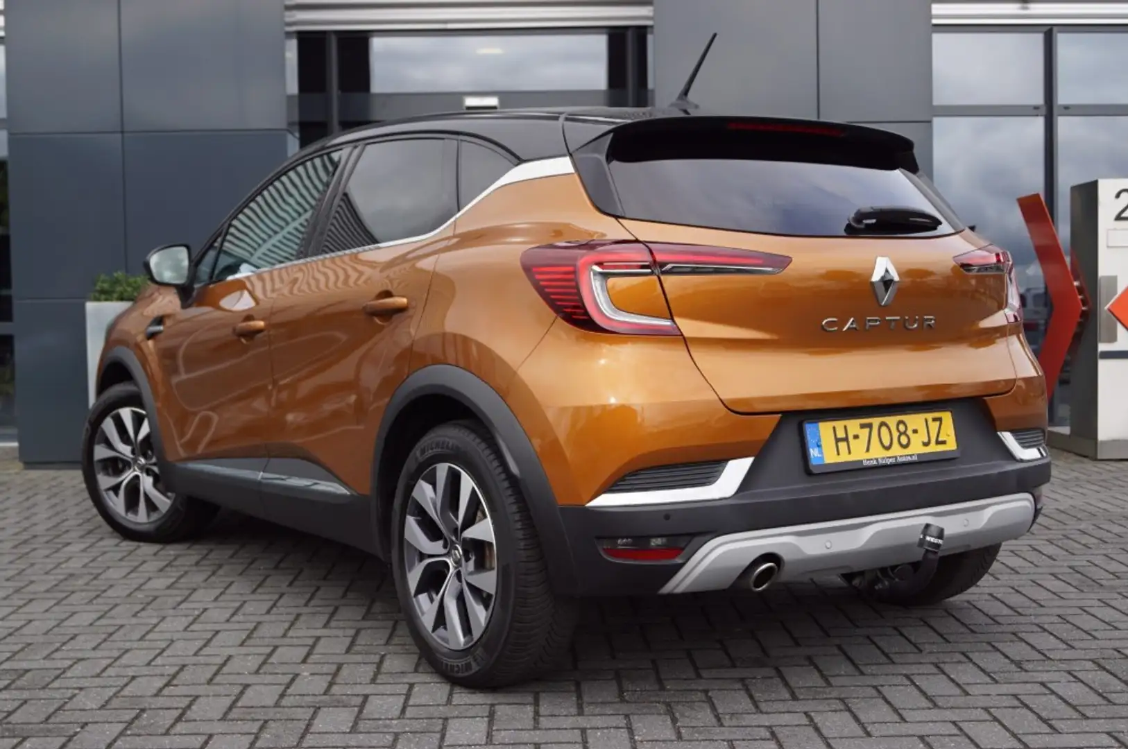Renault Captur 1.0 TCe 100 Intens / Navi / Camera / Trekhaak / ke Orange - 2