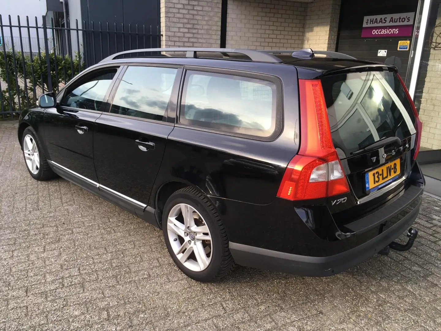 Volvo V70 2.0T Kinetic / YOUNGTIMER / NAVI / TREKHAAK / APK Noir - 2