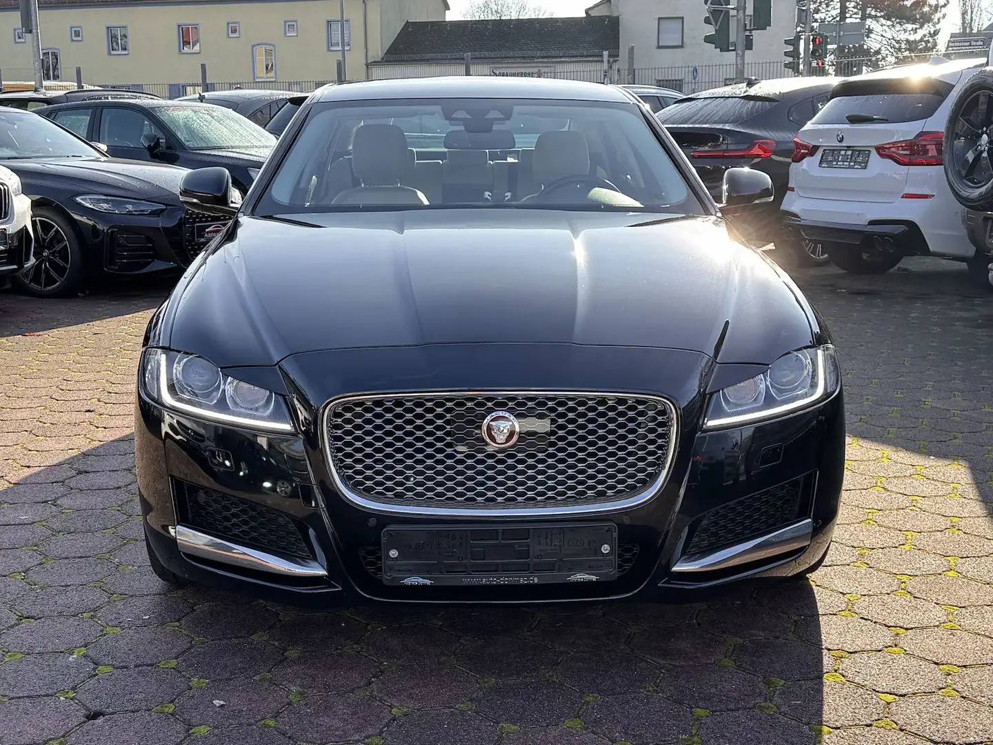Jaguar XF 20dA AWD Prestige BI-XENON LEDER NAVI RFKA Negro - 2
