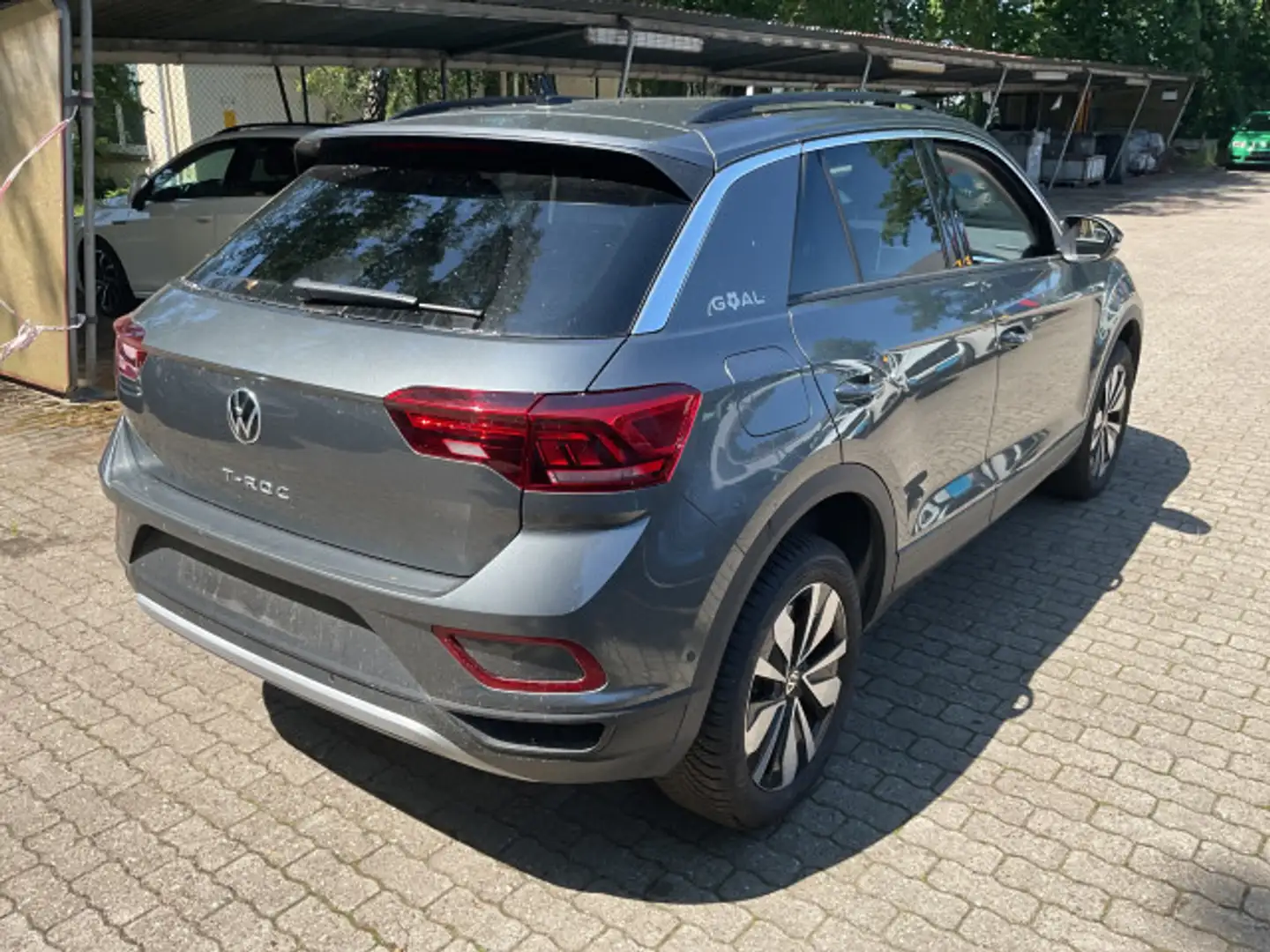 Volkswagen T-Roc 1.0 TSI Goal Kamera Klima LED Navi Sitzhzg Grau - 2