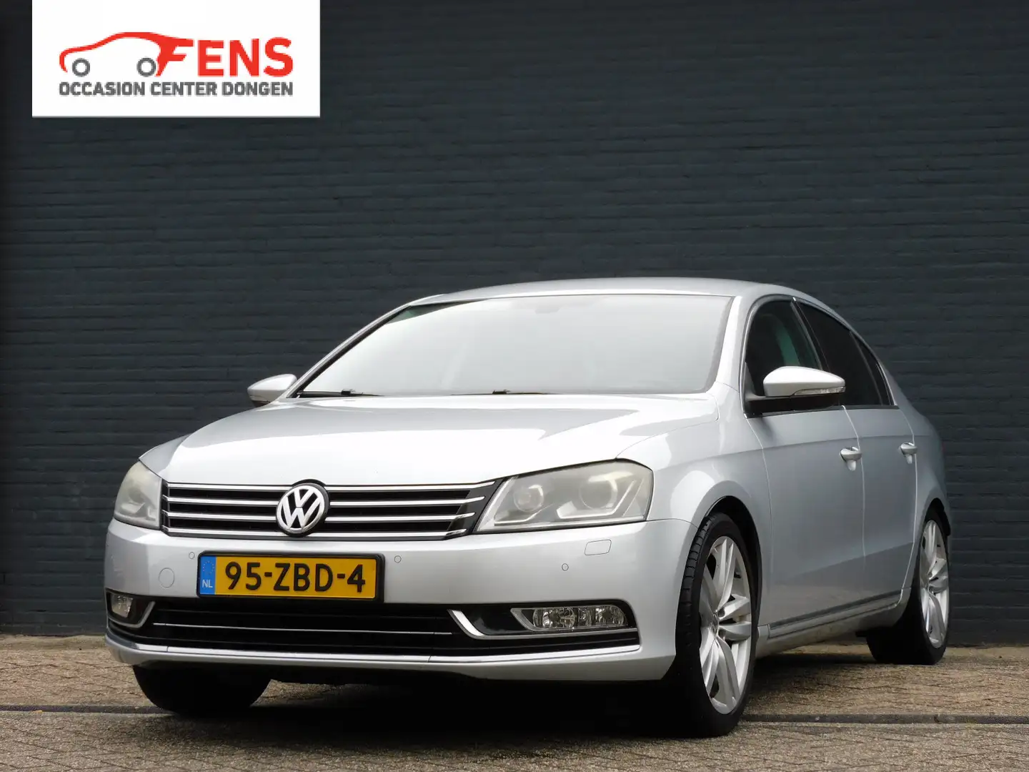 Volkswagen Passat 1.8 TSI Highline NAVI! STOELVERWARMING! LEER! CRUI Grijs - 1