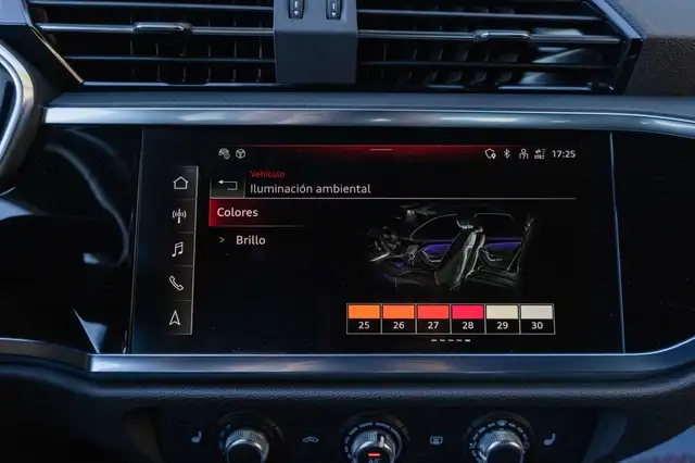Audi Q3 view 12