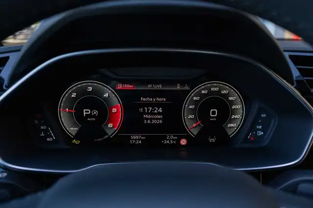 Audi Q3 view 9