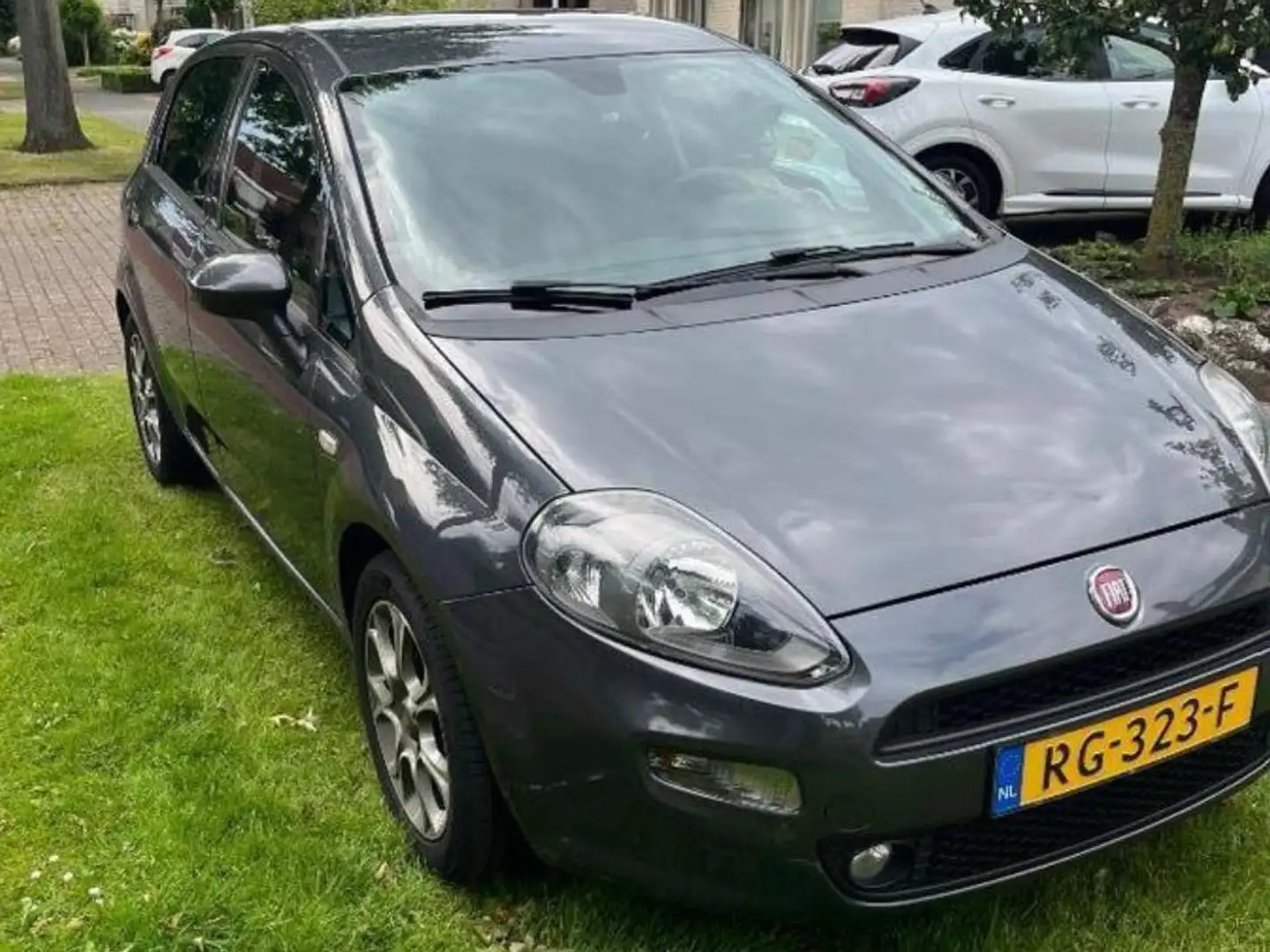 Fiat Punto Punto 0.9 TA Sempre Zwart - 1