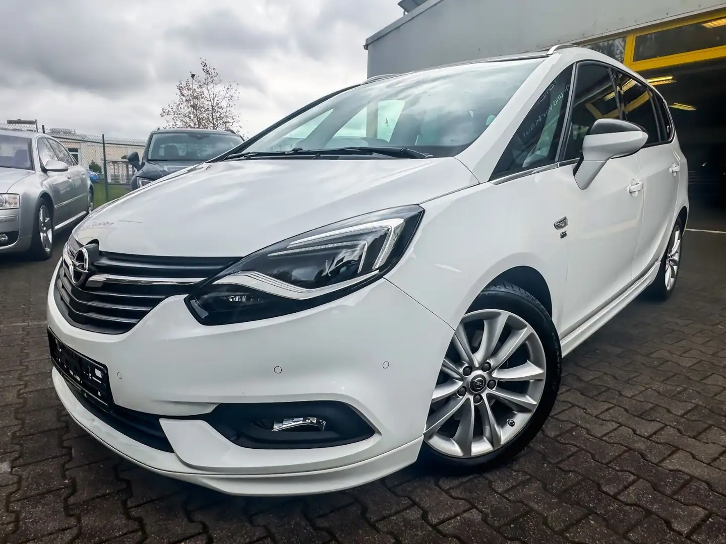 Opel Zafira C Business Innov.*KAMERA*LED*ACC*OPC LINE Weiß - 1
