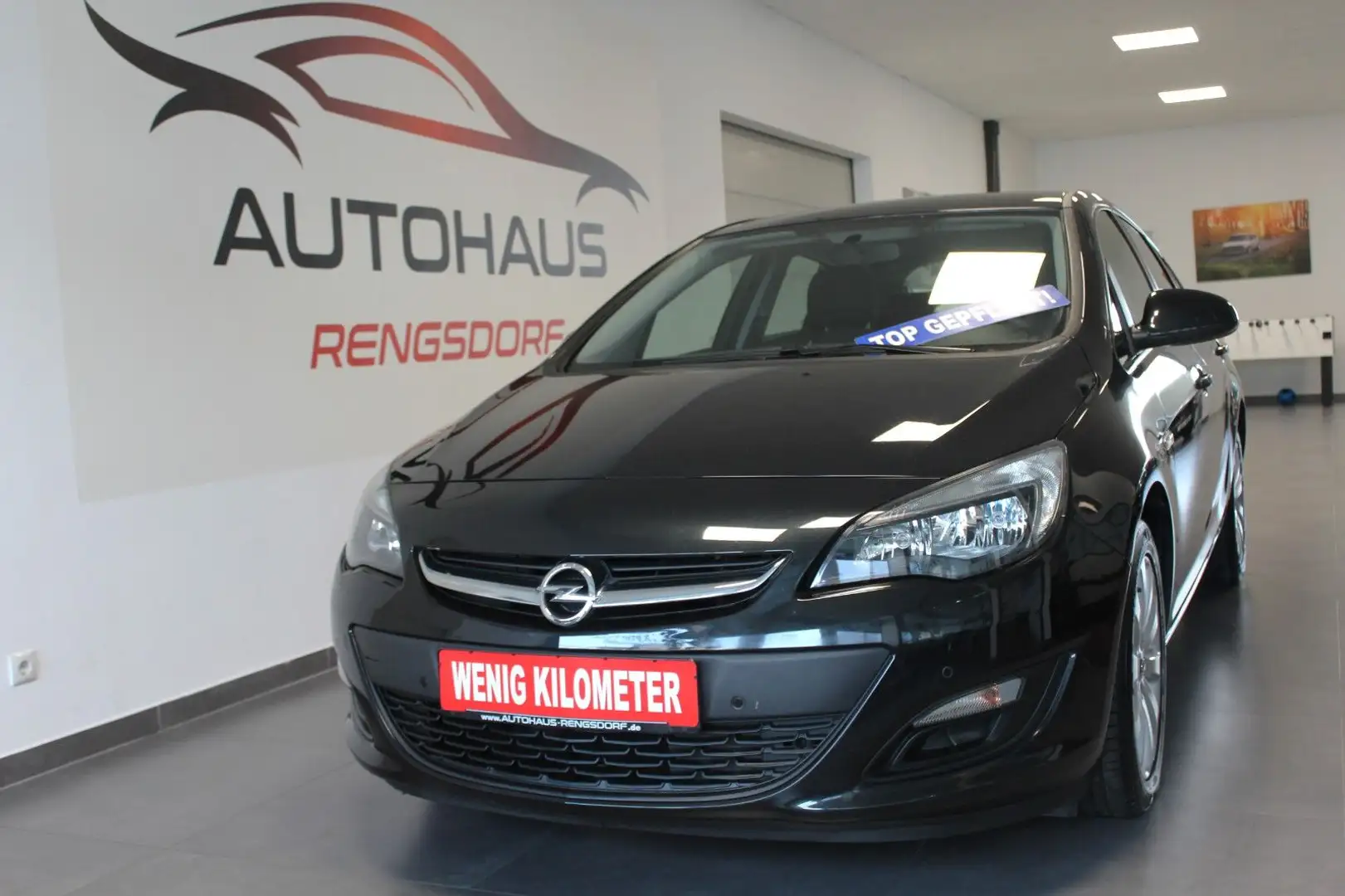Opel Astra J Lim. 5-trg. Active Schwarz - 2