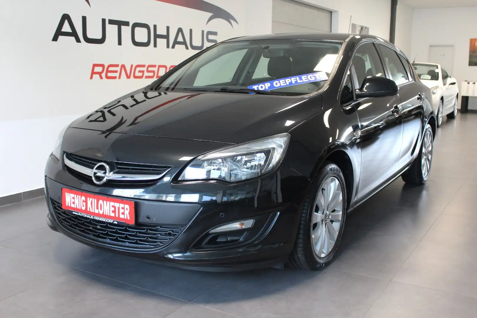 Opel Astra J Lim. 5-trg. Active Schwarz - 1