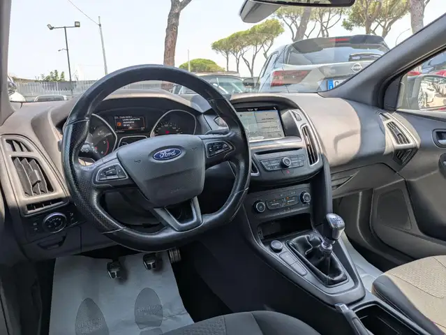 Ford Focus view 5