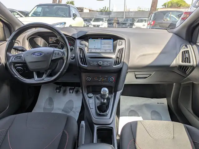 Ford Focus view 6