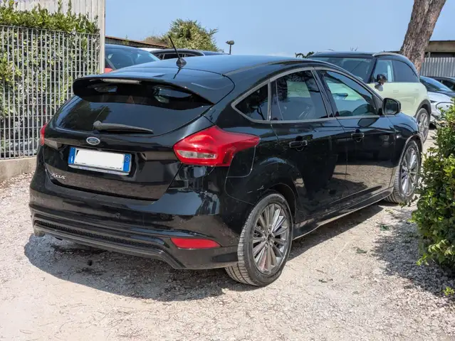 Ford Focus view 4