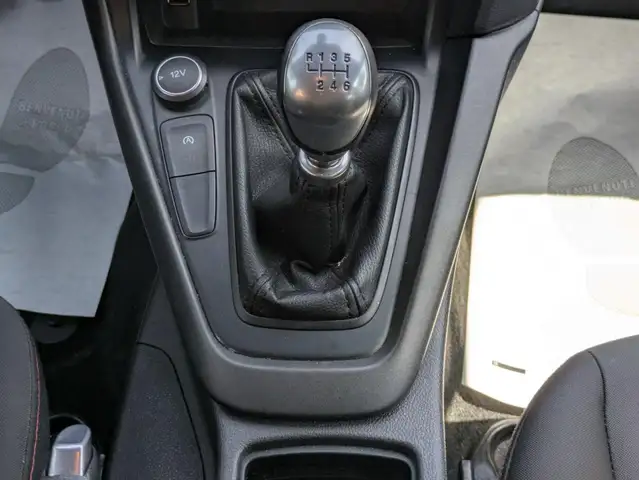 Ford Focus view 12
