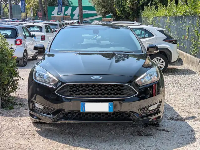 Ford Focus view 14