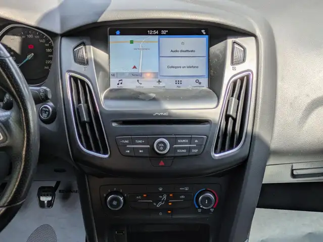 Ford Focus view 9