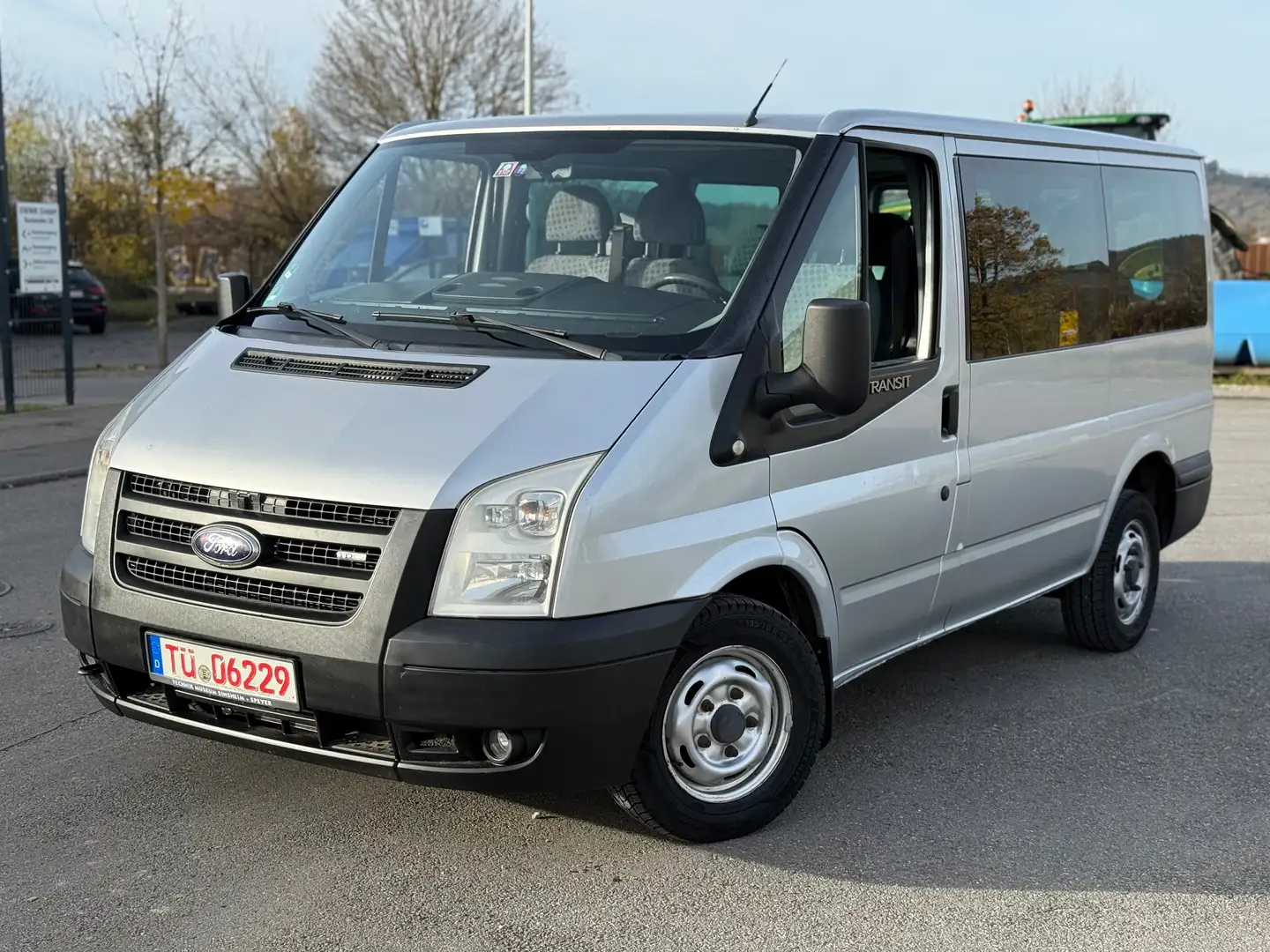 Ford Transit 2.2 TDCi Klima | 9 Sitzer | TÜV 07/2027 Grau - 2