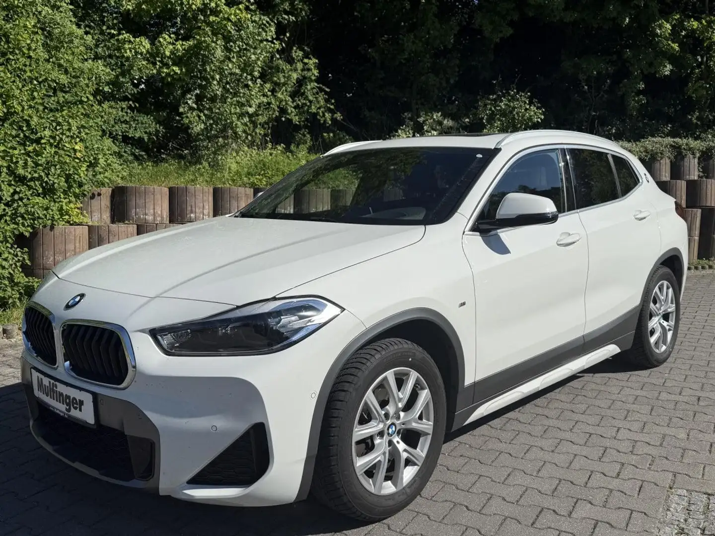 BMW X2 s20i M Sport X PanoDach HUD HiFi CD AHK Navi+ Wit - 2