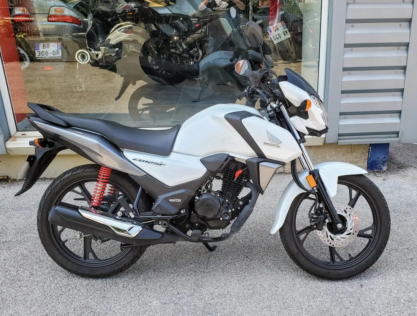 Honda CB 125 Blanc - 1