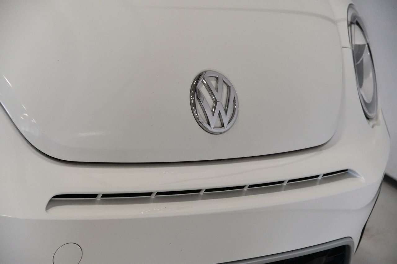 2019 Volkswagen Beetle Dune / Fender / Bas KM / Toit pano / Navigation / — снимка 1
