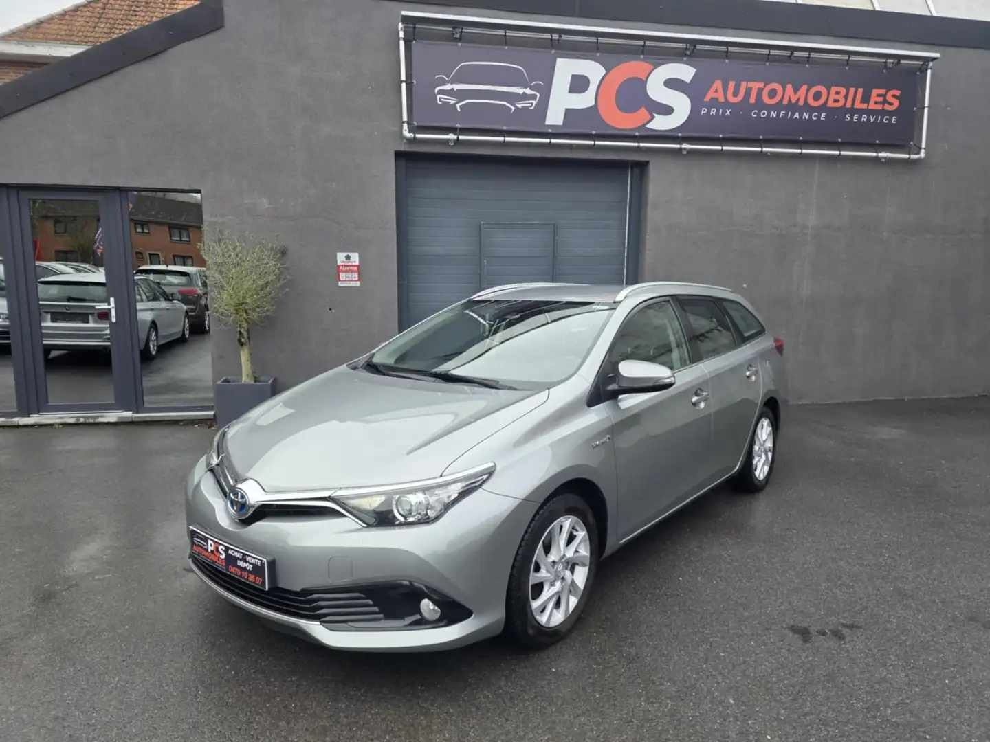 Toyota Auris SW HEV 1.8i HSD Business E-CVT BOÎTE AUTO Grau - 2