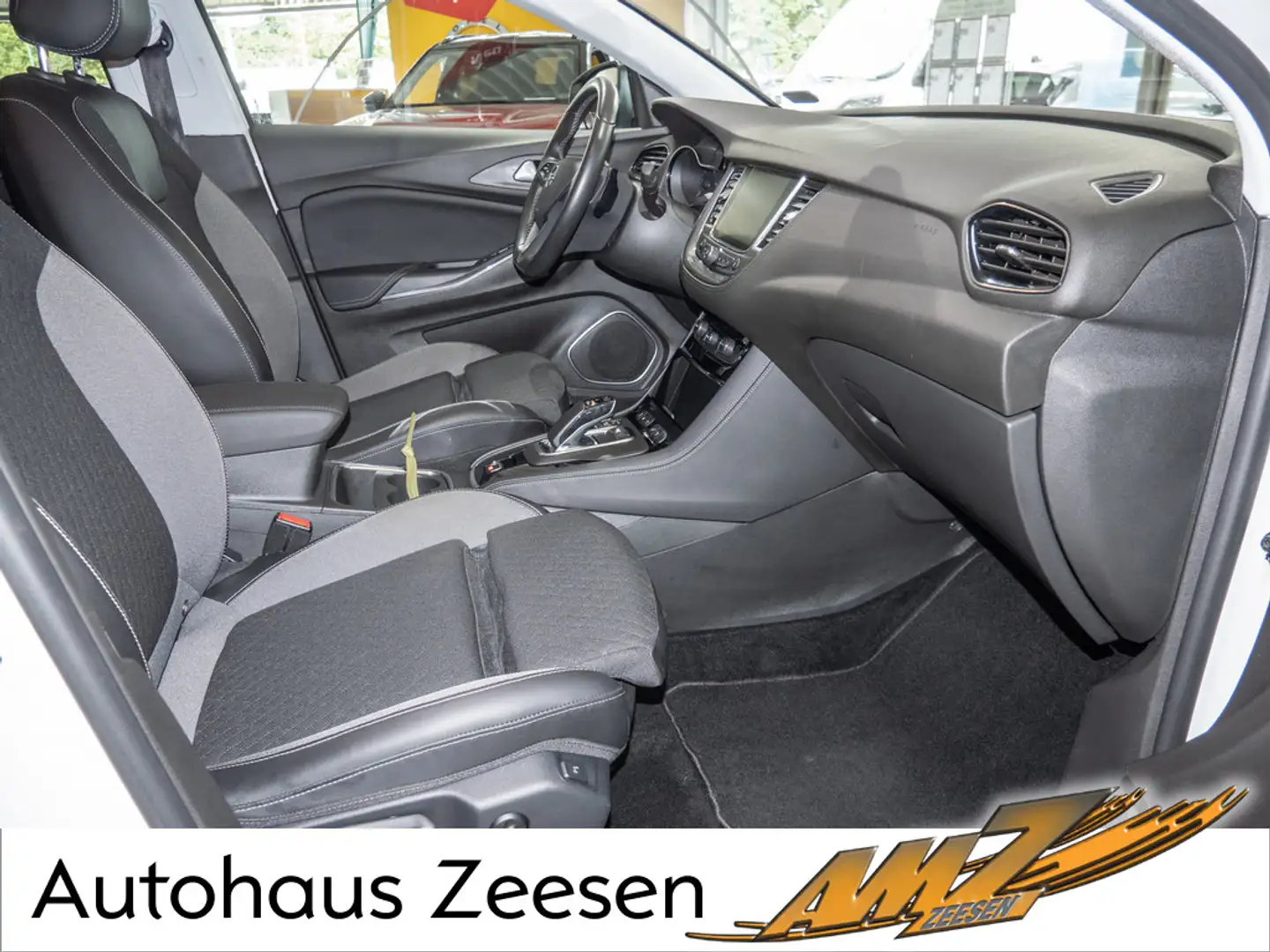 Opel Grandland X 1.6 Business Elegance Plug-in-Hybrid Biały - 2