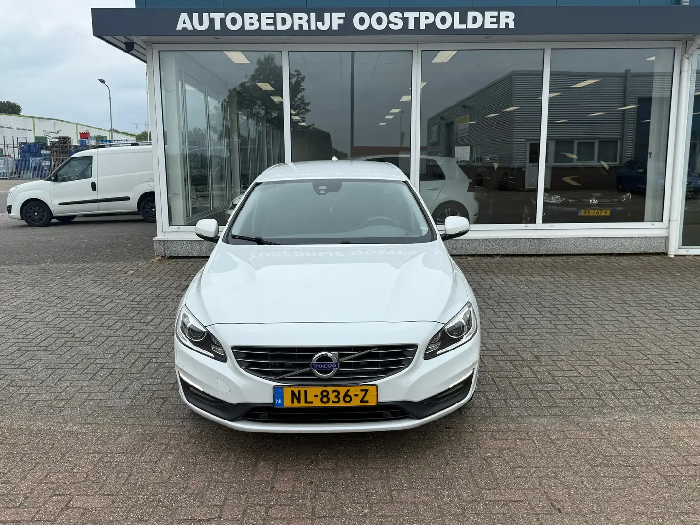 Volvo V60 1.5 T2 Momentum Blanc - 2