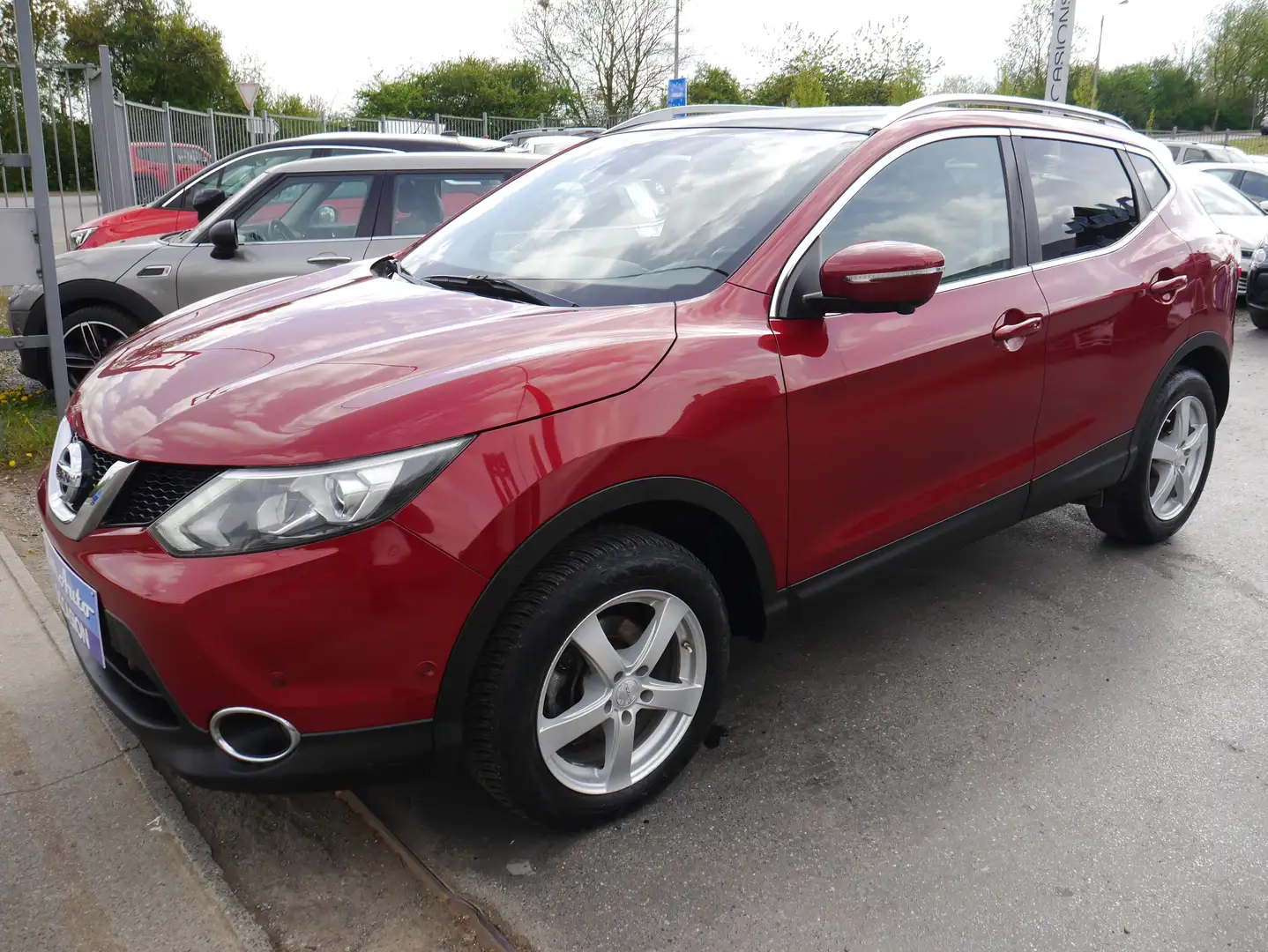 Nissan Qashqai 1.2 DIG-T 2WD*GPS*CUIR*TOIT PANO* Rouge - 2