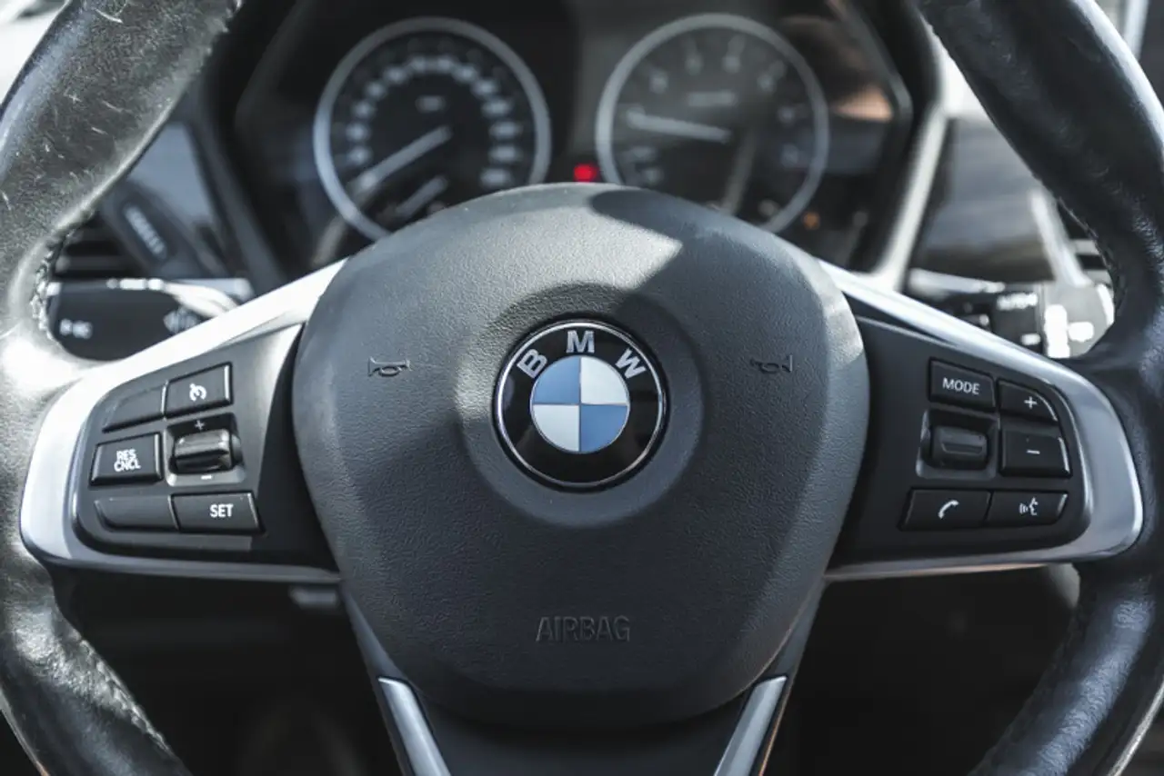 BMW X1 photo BMW X1